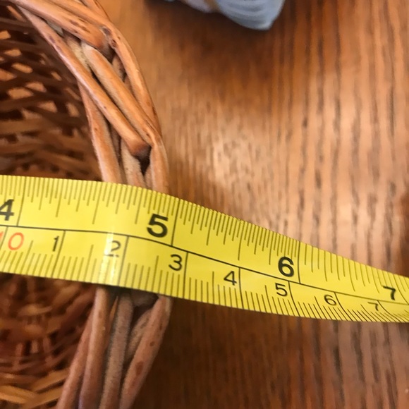 FIVE Beautiful handwoven BASKETS - Picture 10 of 15